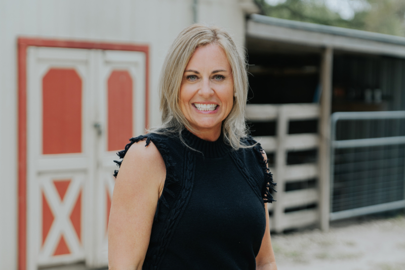 Headshot of Lori in front of a barn