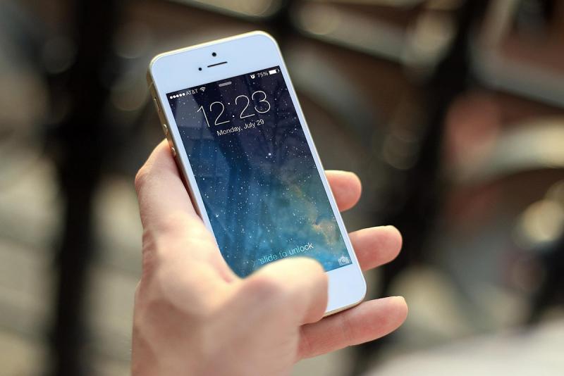 A hand holds a smart phone.